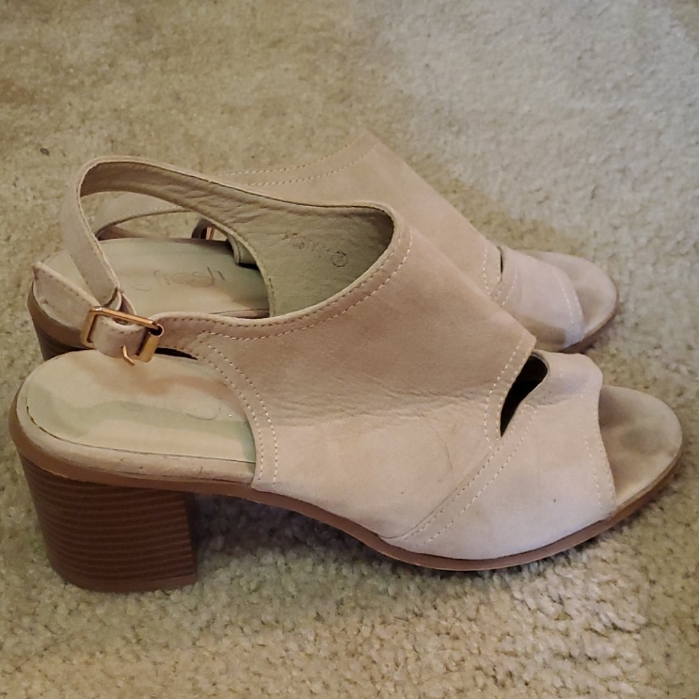 Heels - Picture 2 of 2